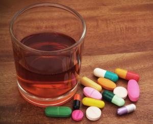 Фото Можно ли сочетать спиртное и антибиотики